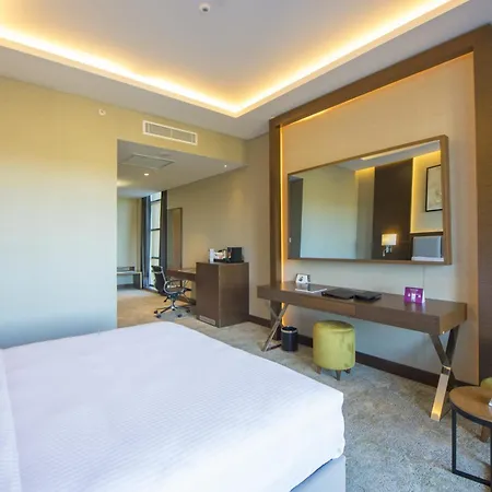 Crowne Plaza By Ihg