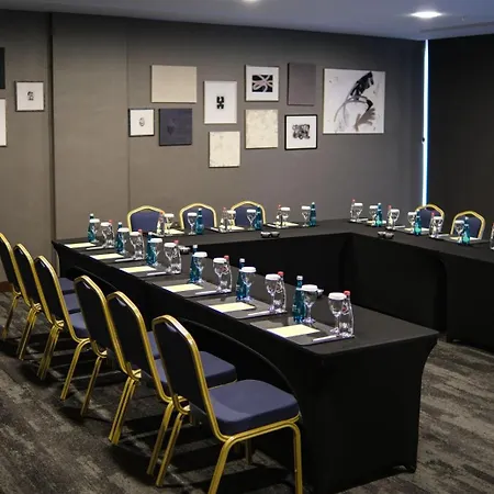 Crowne Plaza By Ihg מלון ילובה