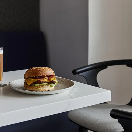 Crowne Plaza By Ihg Hotell