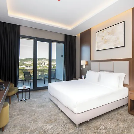 מלון Crowne Plaza By Ihg 4*
