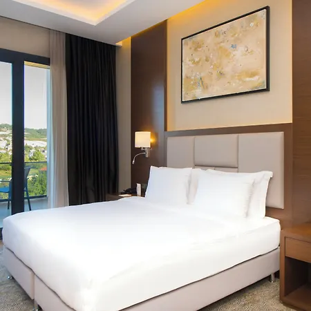 מלון Crowne Plaza By Ihg 4*