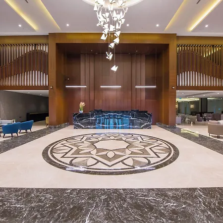 מלון Crowne Plaza By Ihg 4*