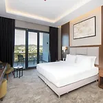 Hotel Crowne Plaza By Ihg 4*
