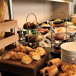 Crowne Plaza By Ihg 4*