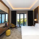 Crowne Plaza By Ihg