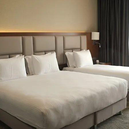Crowne Plaza By Ihg מלון ילובה