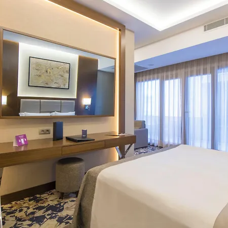 Crowne Plaza By Ihg ילובה