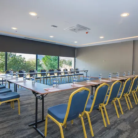 Crowne Plaza By Ihg מלון