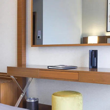 Crowne Plaza By Ihg ילובה