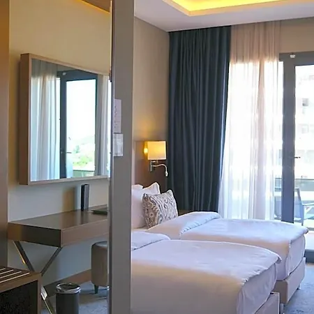 Crowne Plaza By Ihg 4*