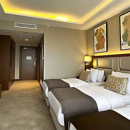 Crowne Plaza By Ihg 4*
