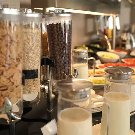 Crowne Plaza By Ihg מלון