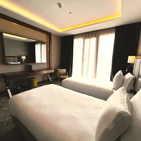 מלון Crowne Plaza By Ihg ילובה
