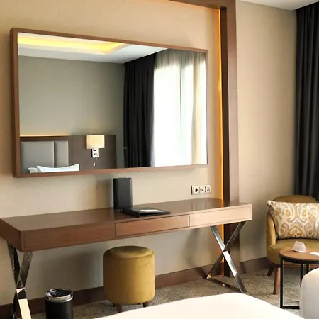 Crowne Plaza By Ihg 4* ילובה